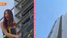 Rescatan a mujeres que escalaron torre de Telefónica