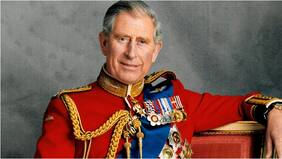 ¡Lo volvieron a hacer!: activistas lanzaron “tortazos” a figura de cera del Rey Carlos III