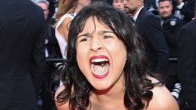 Activista semi desnuda irrumpe alfombra roja en el Festival de Cannes