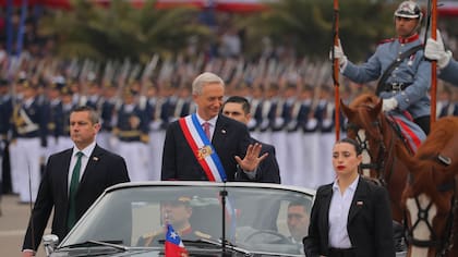 Conocido periodista se deshizo en elogios por primera Parada Militar de Kast: “Ha sido una de las mejores paradas del siglo”