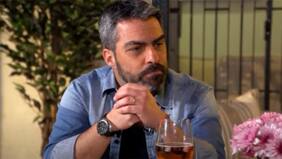 "Al momento de nacer le corté el cordón, lo tuve en brazos, venía moradito, como ahogado... Fueron tres días en que Vicente dio la pelea. Y al tercer día falleció", cuenta el periodista Nicolás Gutiérrez sobre su segundo hijo