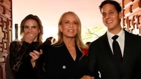 «Aquí está el vestido para el Miss Universo, el mismo que para el Miss Chile, porque era el único que tenía»: desde el esfuerzo de los inicios al glamour total Cecilia Bolocco recorre junto a Máximo y Vale Ortega su expo en el Museo de la Moda