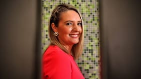 Tuvieron “pololeo híbrido” y se van a casar: Allison Göhler celebra arribo de su novio a importante cargo en el gobierno