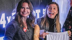La capitana de Colo-Colo femenino, Yanara Aedo, busca conquistar la corona de Reina Guachaca, y Aníbal Mosa le hizo barra en el lanzamiento de campaña