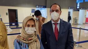 Hermana de estudiante afgana logró escapar de los talibanes y vuela rumbo a Chile