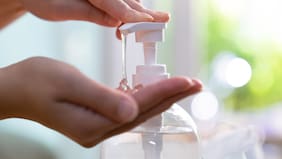 ISP ordena retiro de jabón líquido farmacéutico tras detectar peligrosa bacteria en 2 pacientes