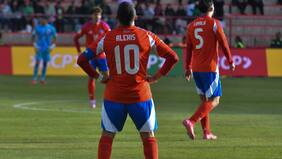 “Lo único que hace es gritarle a sus compañeros”: Hinchas apuntan contra Alexis Sánchez por actitud en duelo de la Roja ante Bolivia
