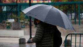 Sistema frontal llegó a la Región Metropolitana: ¿A qué hora comienza la lluvia este viernes 25 de abril?