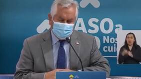 El momento que quebró al ministro: Enrique Paris rompe en llanto en pleno reporte del Minsal