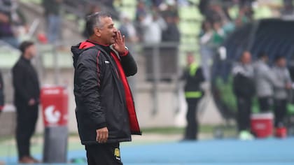 Ronald Fuentes estalla contra el arbitraje: “Son un desastre, tienen el fútbol pa’ la cagá”