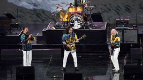 Mira el show completo de Los Jaivas en Viña 2023: gaviota de platino, la celebración de su aniversario y un Monstruo emocionado que no podía dejar de aplaudir