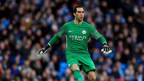Reinaldo Rueda le rayó la cancha a Claudio Bravo para retornar a la Roja
