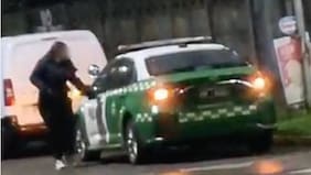 “¿Qué tipo de GTA es este?“: video de misteriosa mujer de la patrulla genera reacción de Carabineros y se abre sumario