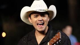 “Sigo siendo romántico”: Mario Guerrero vuelve a sus raíces y lanza “Por qué Será”