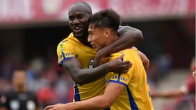 ¡Las hizo todas!: debutó con 16 años en primera, provocó un gol y salió lesionado