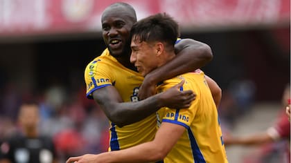 ¡Las hizo todas!: debutó con 16 años en primera, provocó un gol y salió lesionado