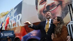 “Tienen que irse con sus papás”: Johannes Kaiser propone expulsar a niños migrantes