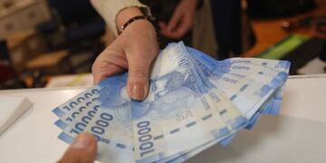 Billetes dinero referencial.