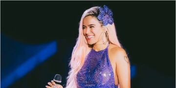 Karol G por María Loreto Plaza para Bizarro