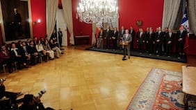“¿Alguien puede explicar? ¡Jamás se vio!“: el detalle que llamó la atención en medio del primer cambio gabinete de Kast