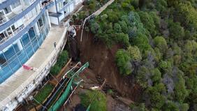 Tras las intensas lluvias: socavón provocó la evacuación preventiva de residentes de edificio Euromarina II en Viña del Mar