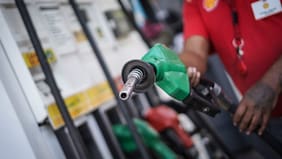 Histórica alza de hasta $580 por litro: Gobierno confirma cuánto subirán los combustibles desde esta semana