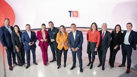 Icónico periodista de Canal 13 se convirtió en padre a los 45 años: sus compañeros dieron la noticia