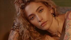 Paris Jackson celebró sus cinco años de sobriedad con emotivo video: “Soy alcohólica y adicta a la heroína”