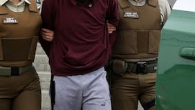 Pelea por estacionamiento: joven le cortó el brazo con un machete a una persona en la Vega Central