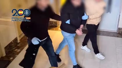 Detienen a hombre que transmitía videos por internet abusando de su hija a cambio de dinero virtual