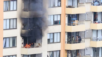 Hombre muere tras amenazar a su familia e incendiar departamento en San Miguel