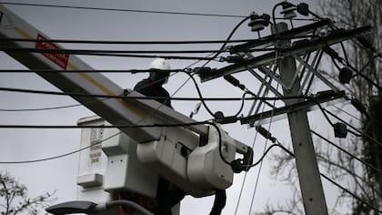Anuncian cortes de luz en cinco comunas de la región Metropolitana para este sábado