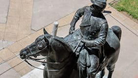 Consejo de Monumentos frena regreso de la estatua de Baquedano al sector de Plaza Italia