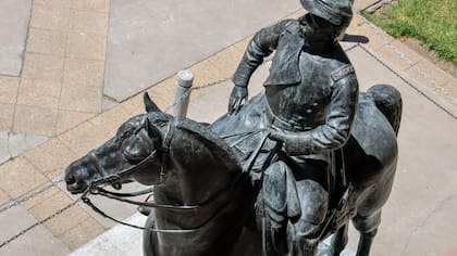 Consejo de Monumentos frena regreso de la estatua de Baquedano al sector de Plaza Italia
