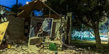 Familiares demuelen Mausoleo Narco