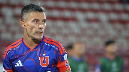 Salvo un milagro: Charles Aránguiz prácticamente fuera del Clásico Universitario