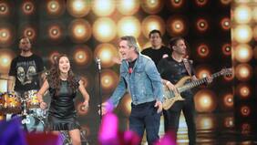 Ángeles Araya, Repenning, Sepu y Álvaro Paci la rompieron con banda tributo en la Teletón