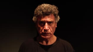 Entre el eco de Hamnet y la llegada de Julio Milostich, Hamlet-Multitud vuelve al Teatro UC: fechas y entradas