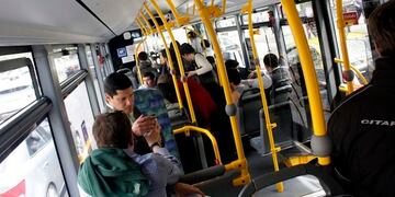 Autoridades dan a conocer nuevo bus para el Transantiago