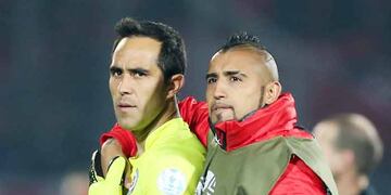 Arturo Vidal ubicó a Claudio Bravo entre los mejores arqueros de la historia del fútbol