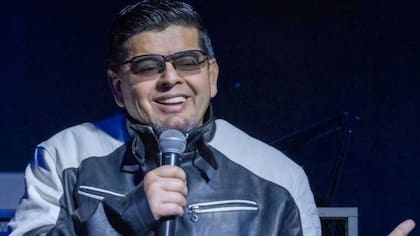 Mauricio Medina regresa a los escenarios con renovado show y advierte: responderá sin filtro a “palos” del Flaco