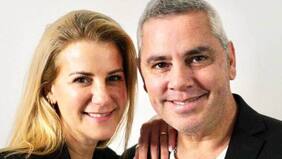 "Siempre me molestan con la Pata Larraín, pero somos muy amigos. Nos conocemos desde los 14 años. No (tuvieron una situación amorosa). Además pololeó con el 'Chino' Ríos...", responde Viñuela