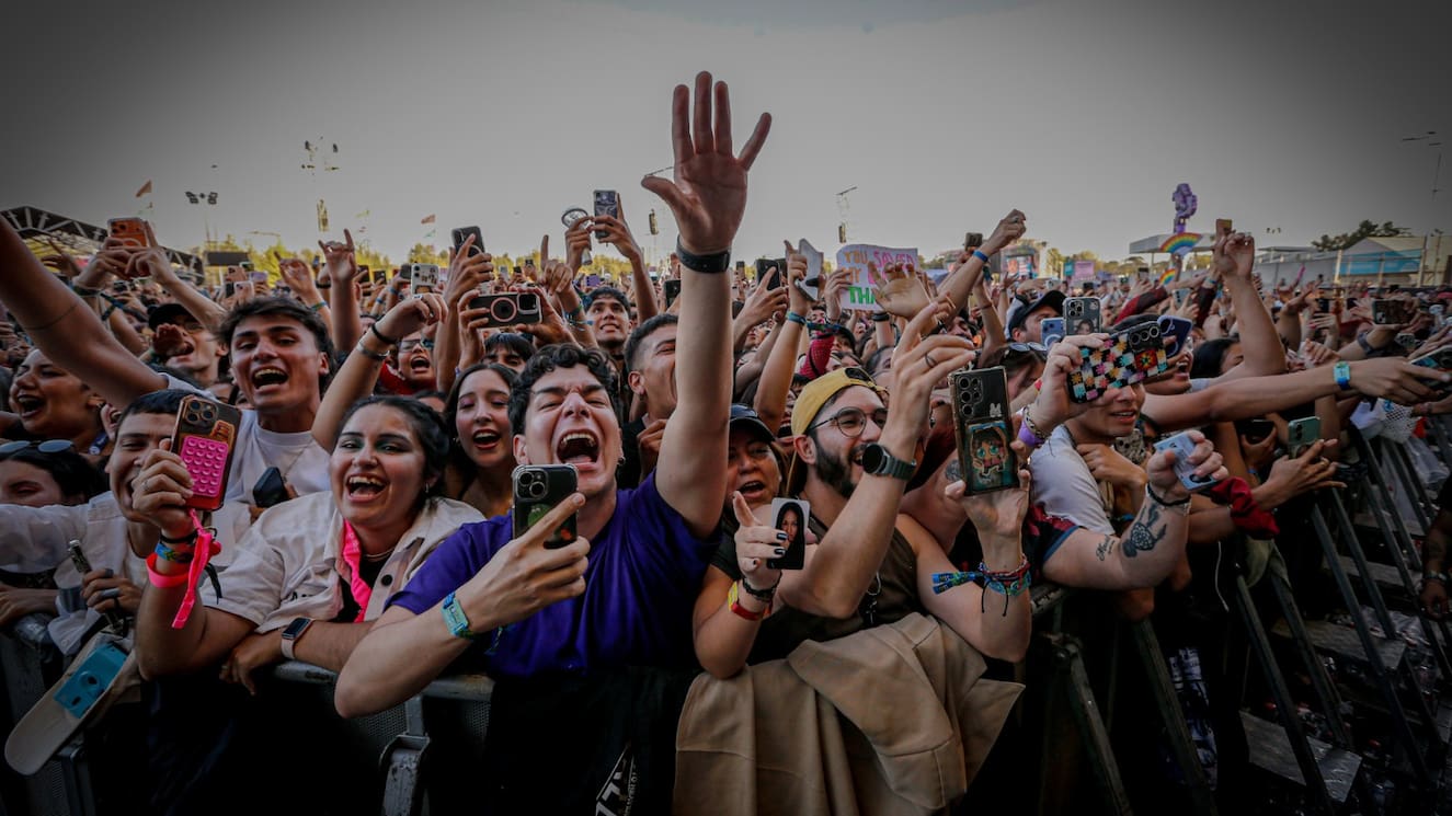 Ladrones empañaron la fiesta en Lollapalooza: robaron varios celulares en show de Turnstile