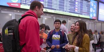 Hola y Adios Karla Constant