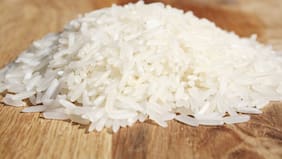 Los beneficios de cocinar arroz con un poco de vinagre