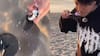 Pensaron que era un trompo: jóvenes buscaban monedas en la playa y se pillaron juguete sexual