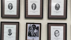 El trend ochentero se salió de las manos: senadora Vodanovic oficia a Ministerio del Interior por cuadro del dictador Pinochet