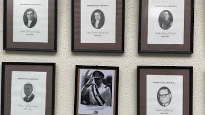 El trend ochentero se salió de las manos: senadora Vodanovic oficia a Ministerio del Interior por cuadro del dictador Pinochet