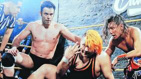 Visita de dos capos de la DDT dejó pidiendo agüita a los fanas de las patadas voladoras