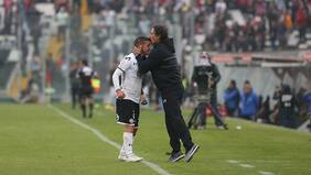 Típico de Costa: anotó un gol olímpico y sacó el beso del guerrillero